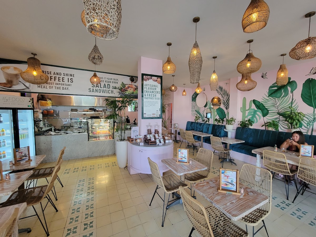 Coffee Shop Berawa - 4