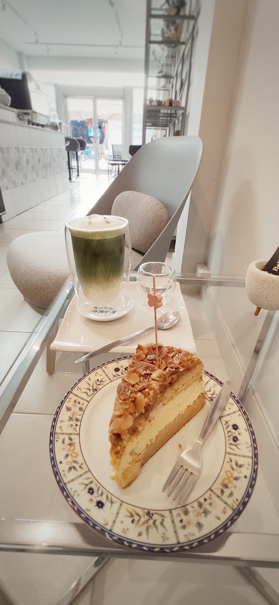 Bells Inn Love Cafe - 8