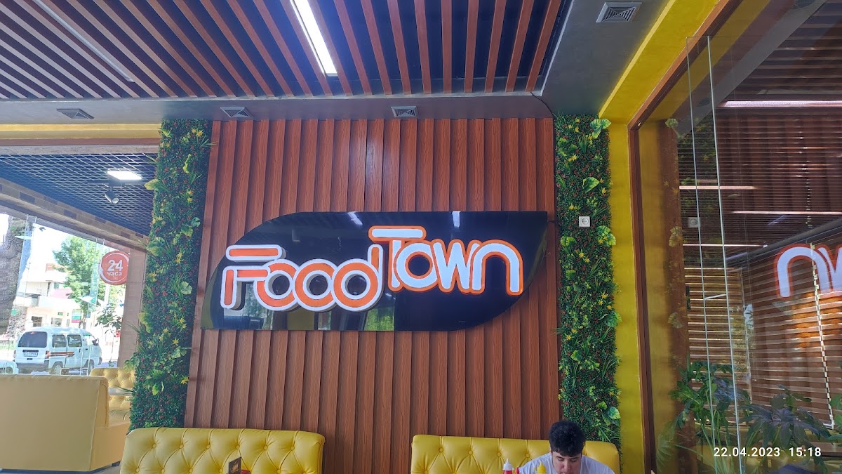 FoodTown Burger/Pizza
