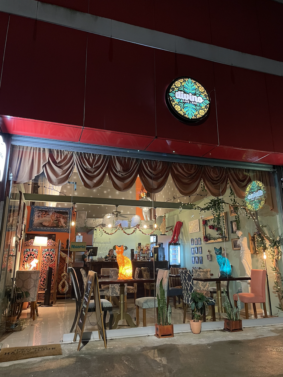 Divino. Hotel, Café y Restaurante.