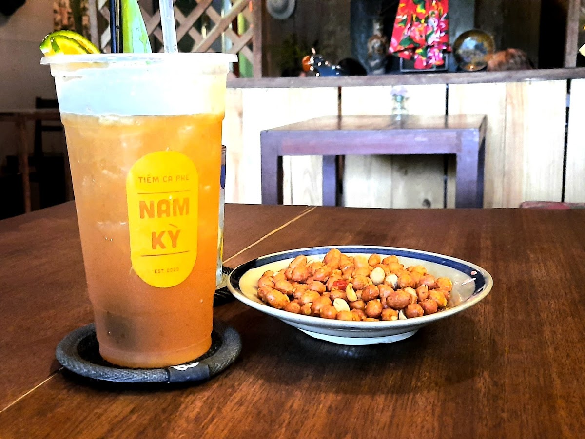 Tiệm Cà Phê Nam Kỳ - Năm Mười - 3