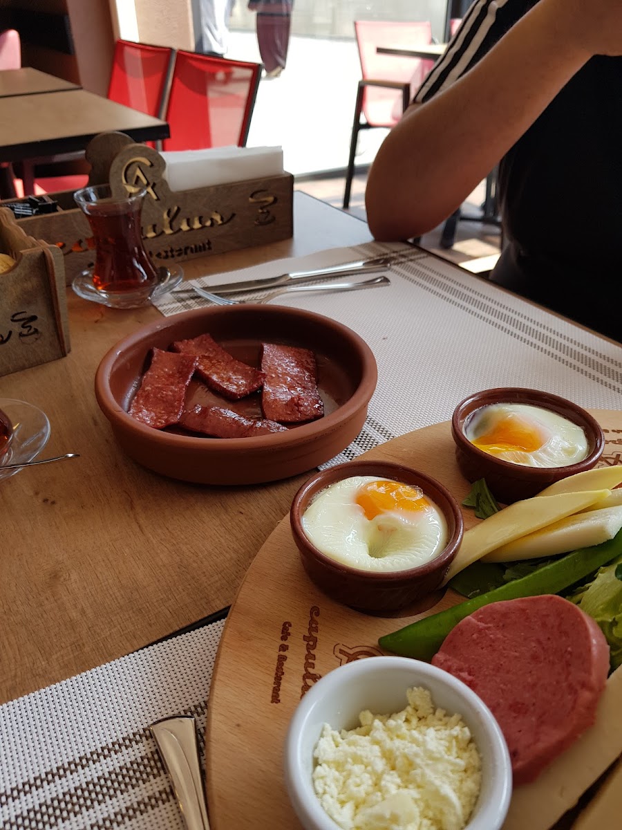 Capulus Cafe & Restaurant - 8