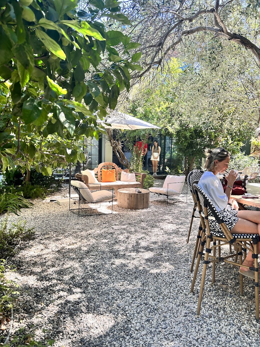 Be Water Coffee & Book Store Cesme