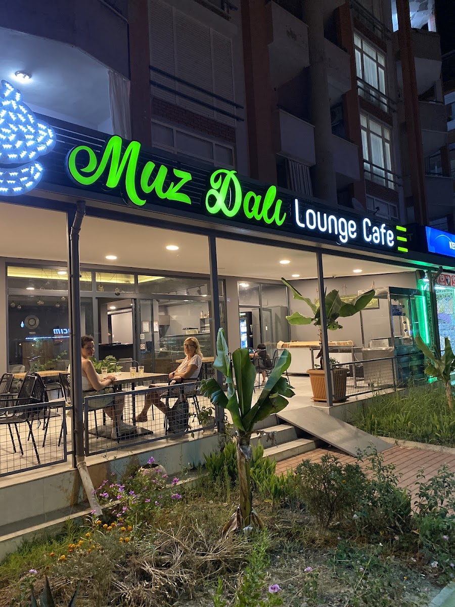 MUZDALI LOUNGE CAFE