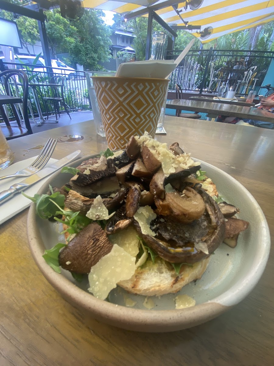 The Little Red Kitchen - 10