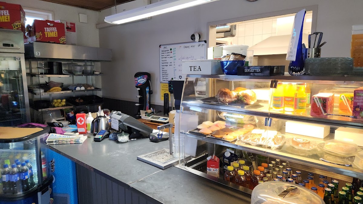 Knallen cafe and mini market