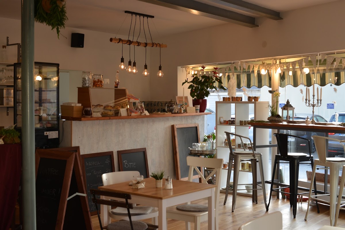 middedrin - Café, Galerie, Shop