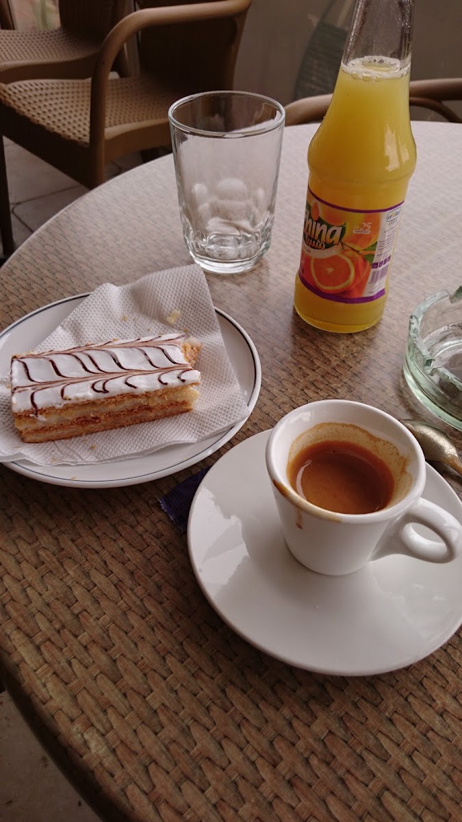 Burj Al Arab cafe - 6