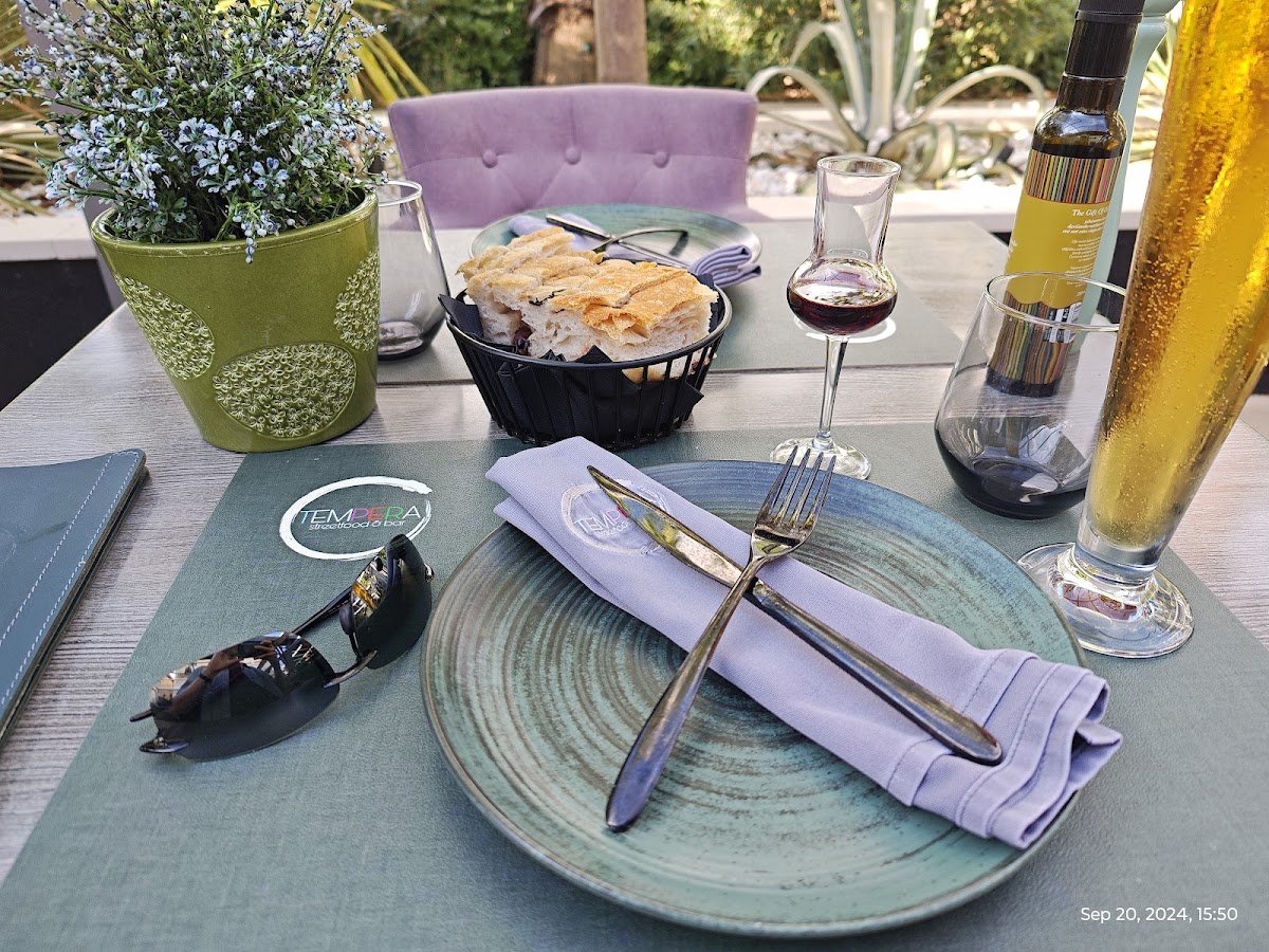 Sports Cafe Bar & Tennis Court 'Nec' - 6