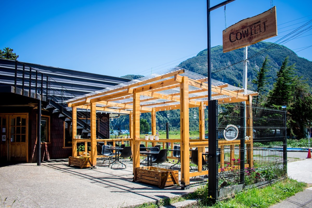 Cowilij Cafe Boutique