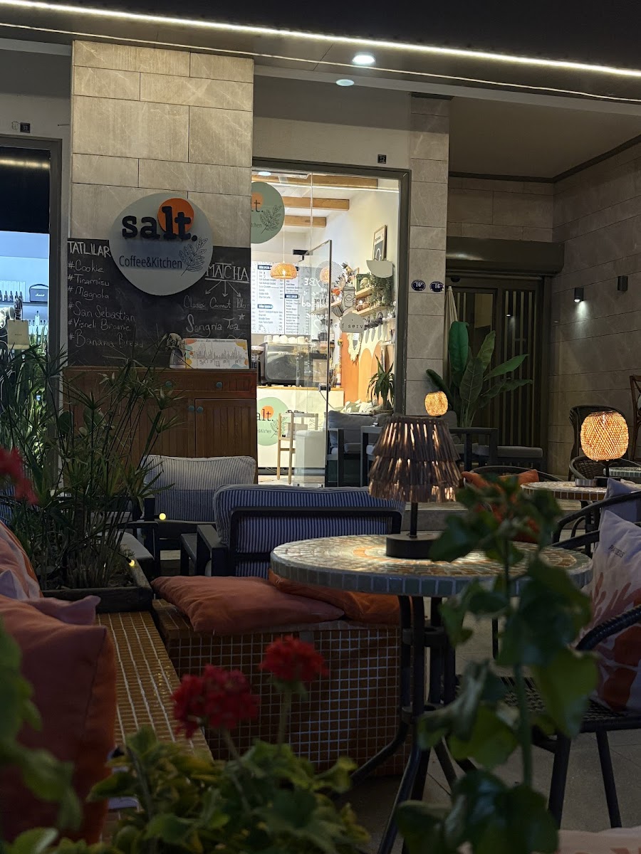 Salt Coffee & Kitchen