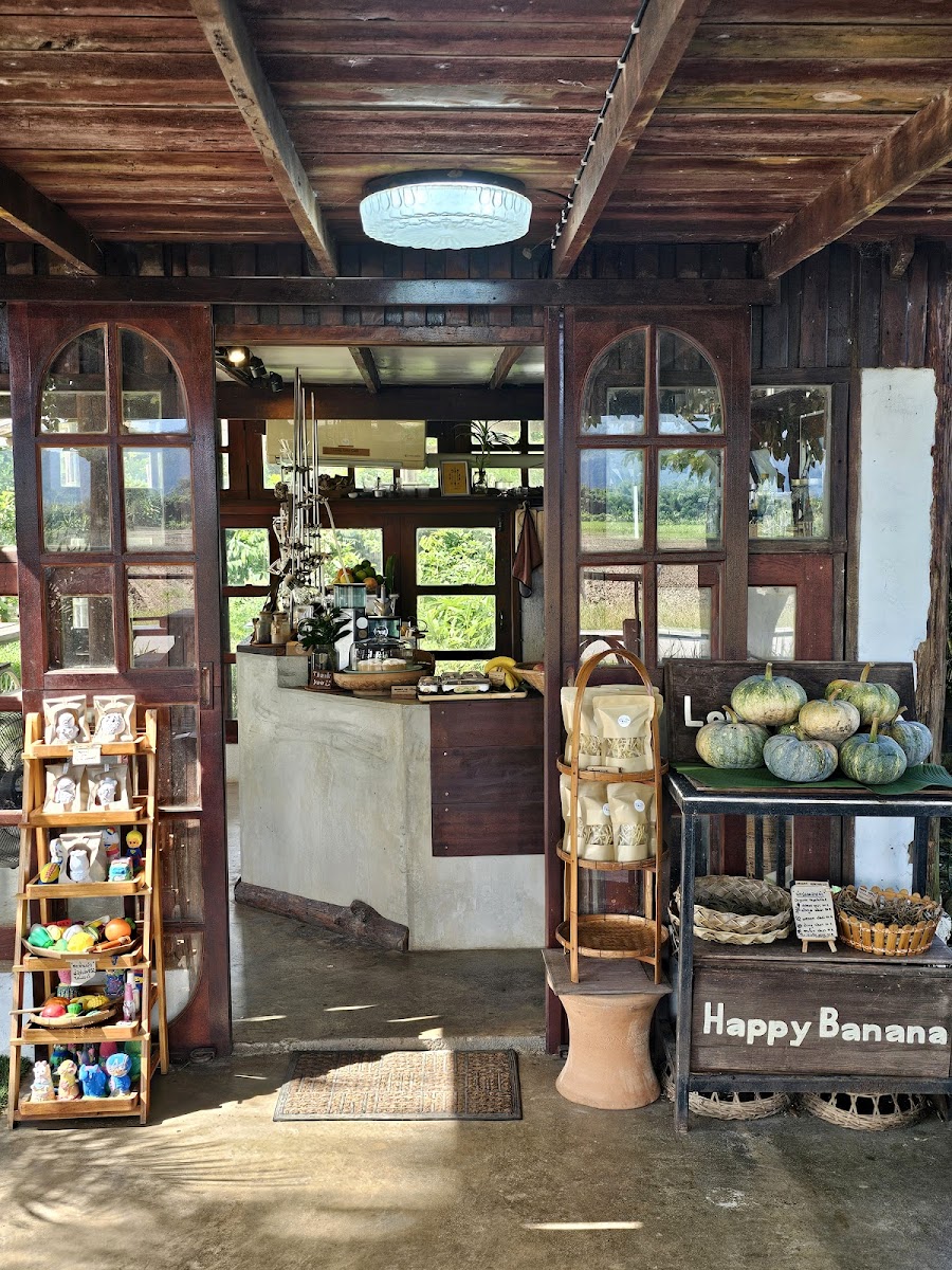 Long time farm stay (Slow bar &​ Organic farm)​ ร้านกาแฟแม่แตง