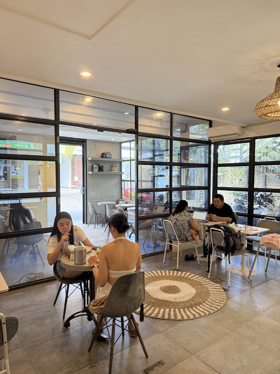 EGGPRESSO Nail Cafe Canggu - 6