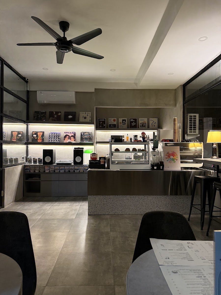 EGGPRESSO Nail Cafe Canggu - 8