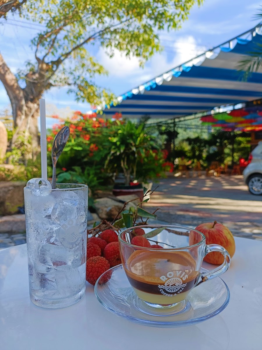 Cafe sân vườn Hồ đá xanh