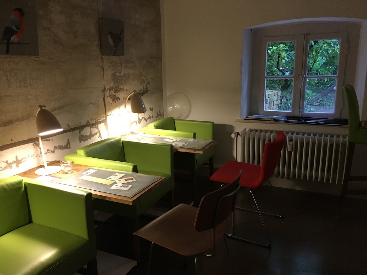 STAUBLAU galerie & café