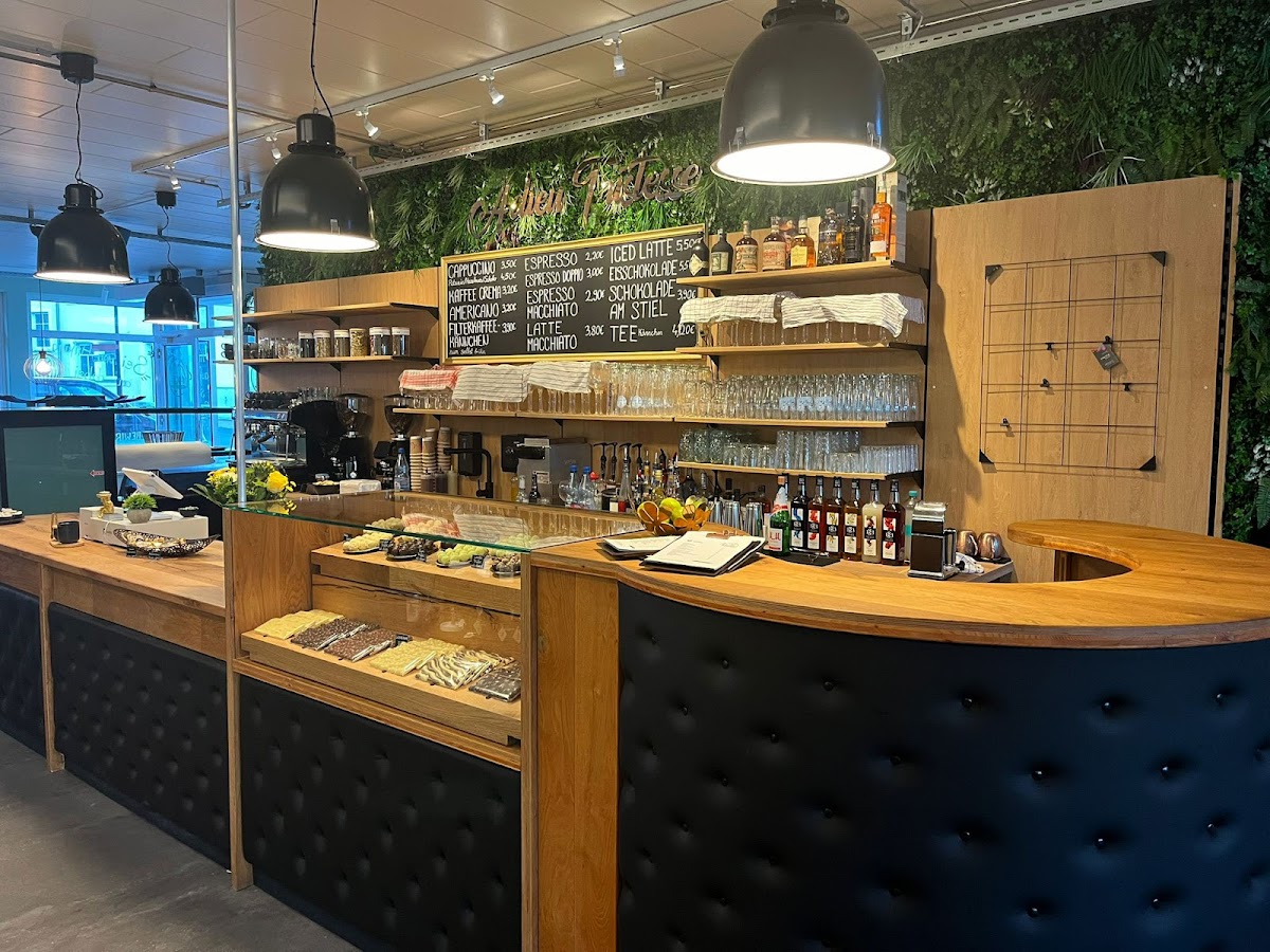 Voilà Cafebar Patisserie