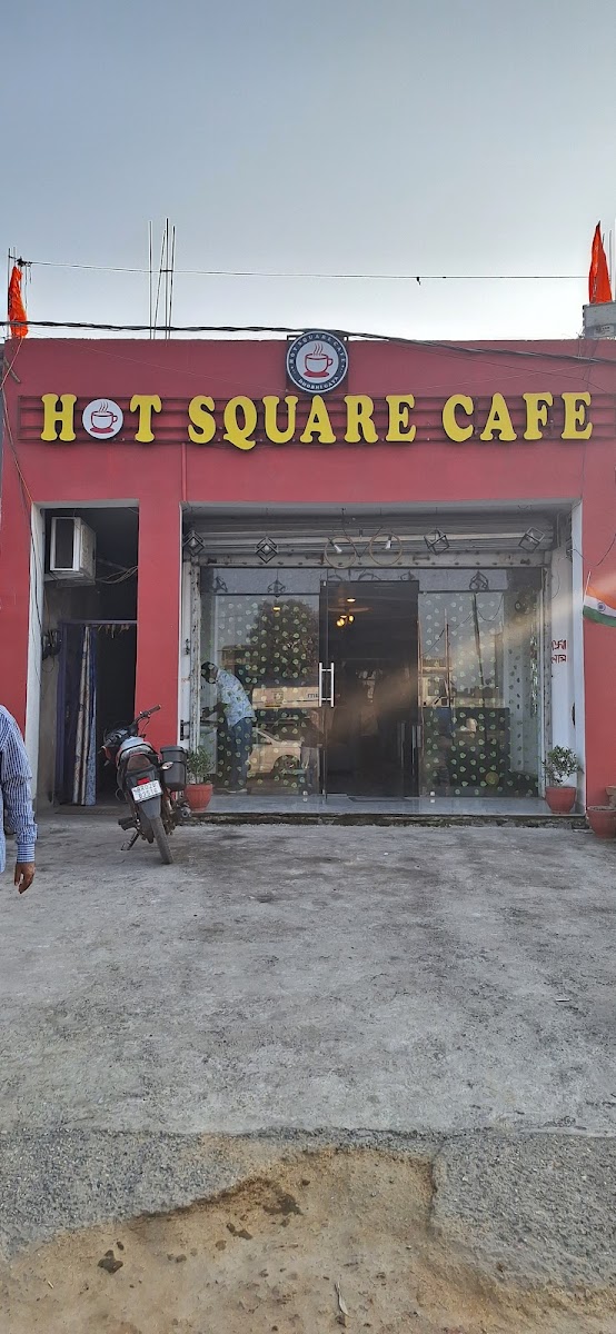 HOT SQUARE CAFE