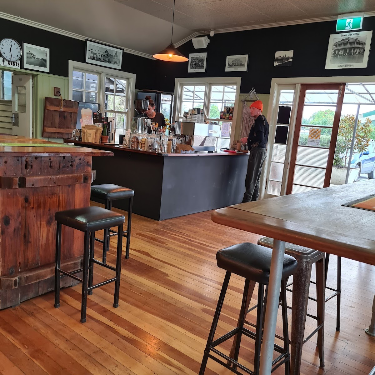 The Royal, Raglan Roast Matawhero