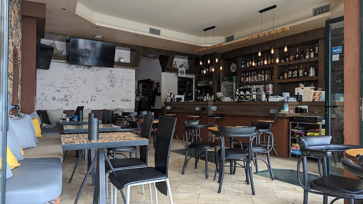 Zaza's Cafe Bar Παραλία Κύμης