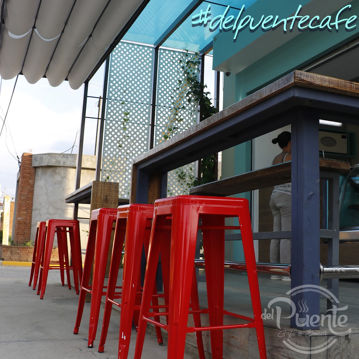 Del Puente Cafe & Snack
