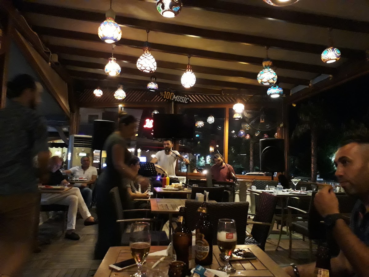 Pleasure-i-Chat Cafe