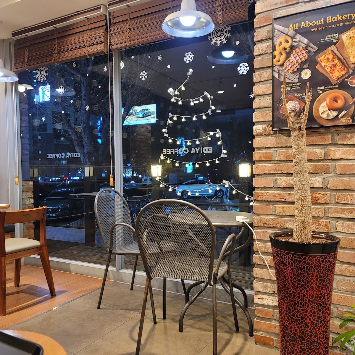 Ediya Coffe - Masan Station Square Branch