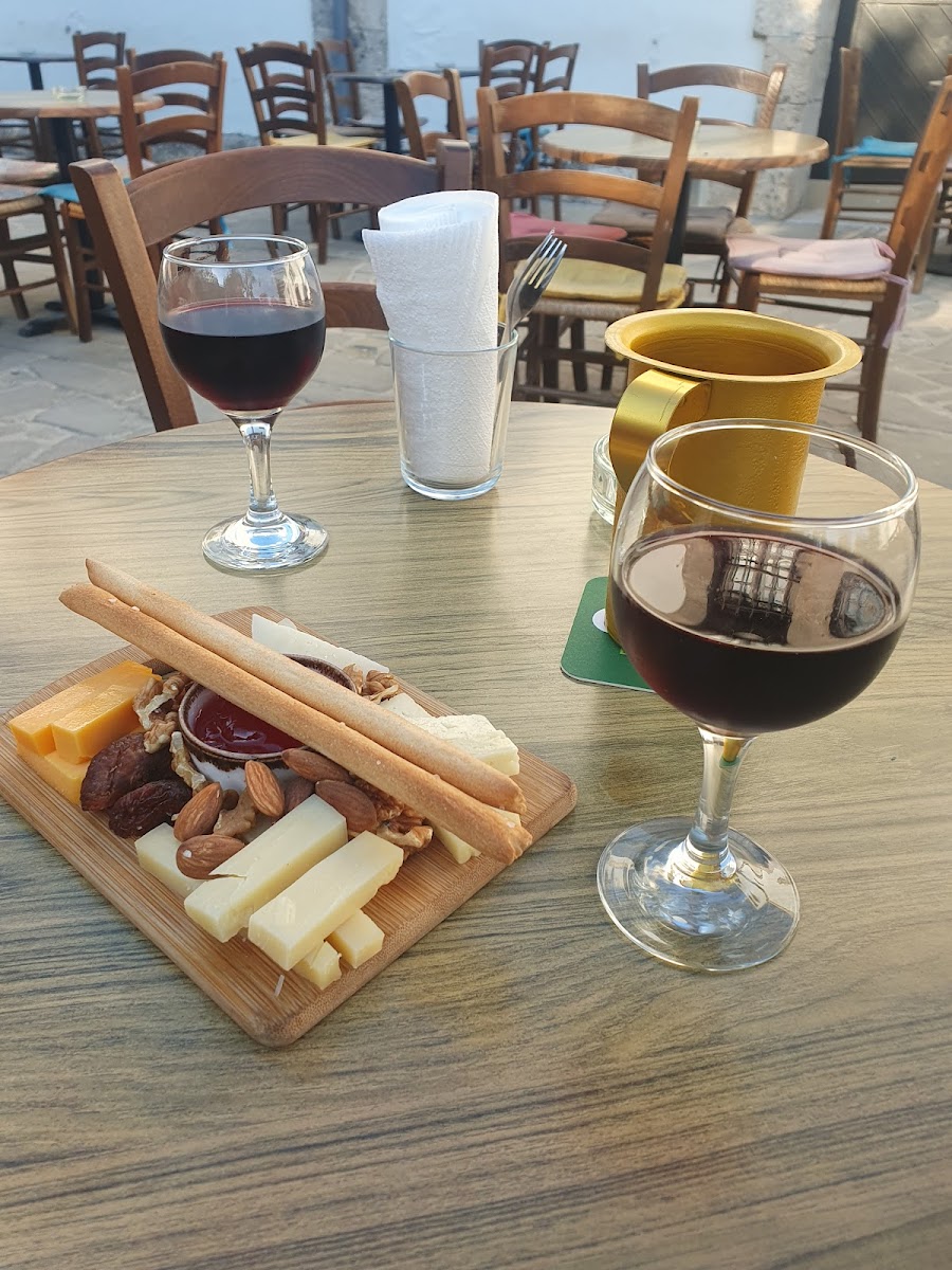 Kafeneio To Tahidromeio - 4