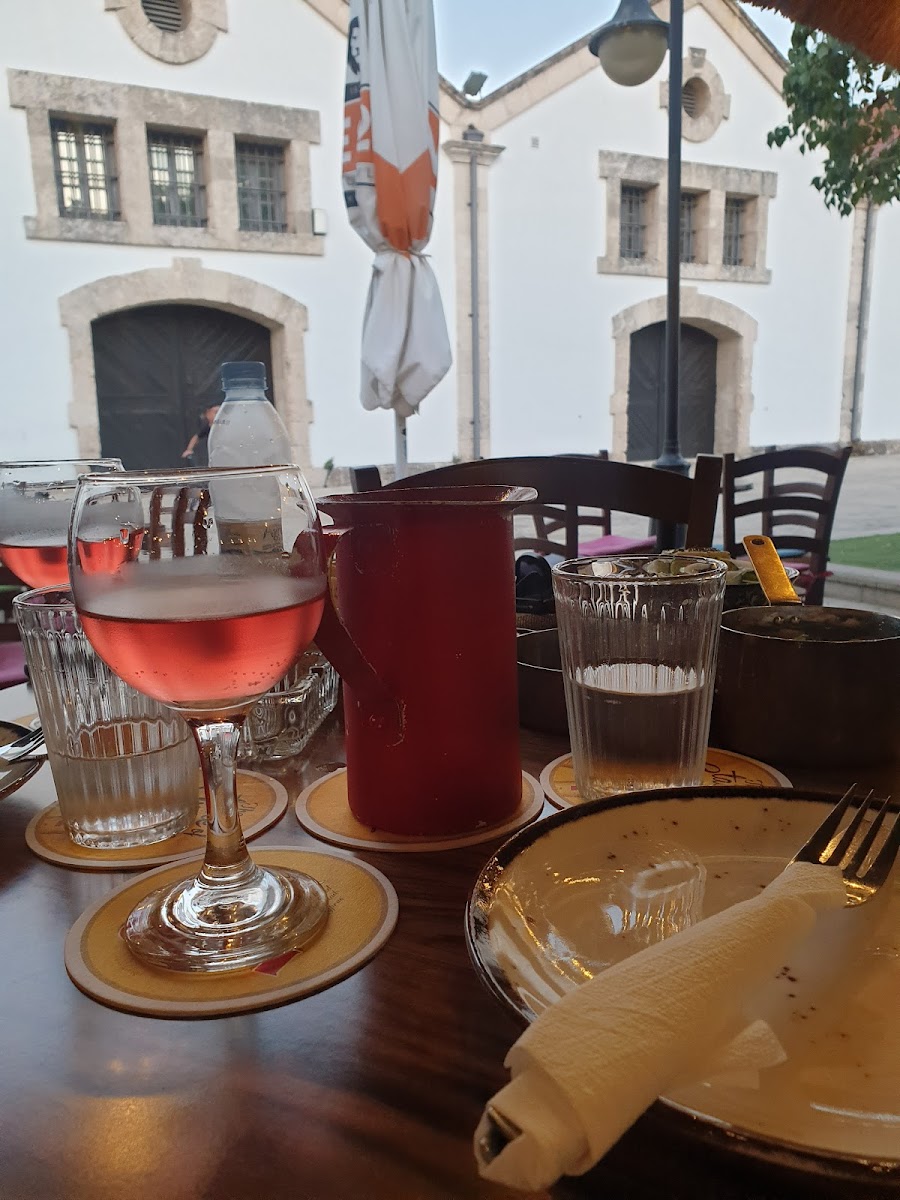 Kafeneio To Tahidromeio - 8