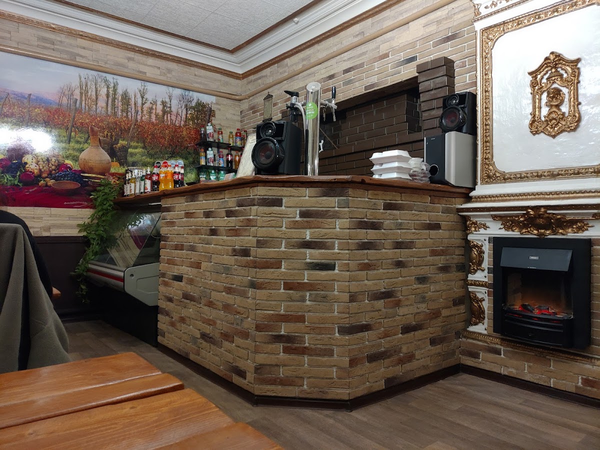 Kafe - Shashlychnaya 'Zolotoy Mangal'.