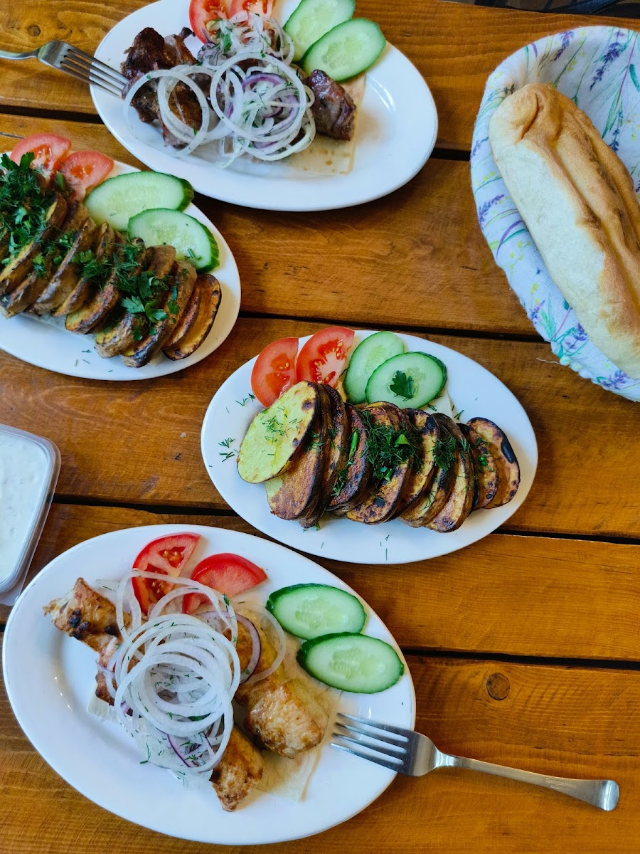 Kafe - Shashlychnaya 'Zolotoy Mangal'. - 10