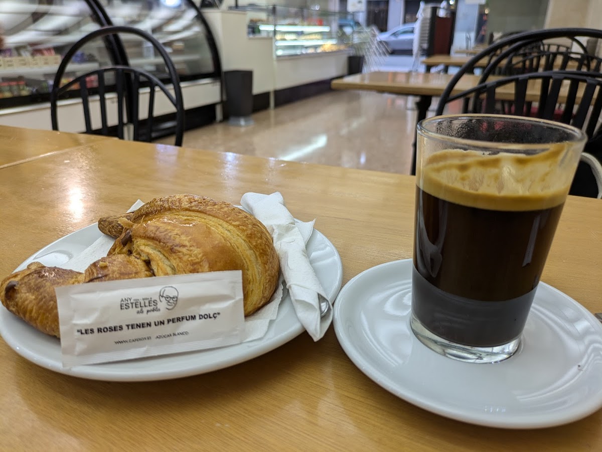 Cafeteria Jorge Pasteleria - 8