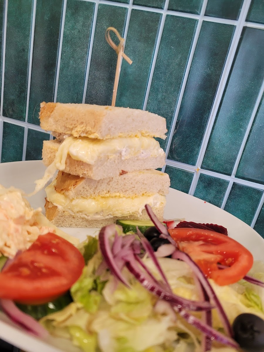 Edda Cafe & Bistro - 10