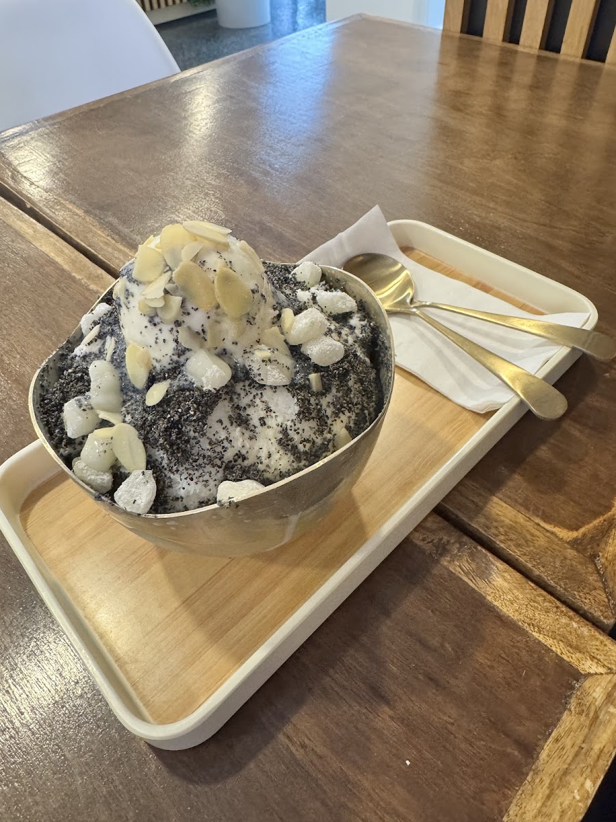 Kims Bingsu & Boba - 10