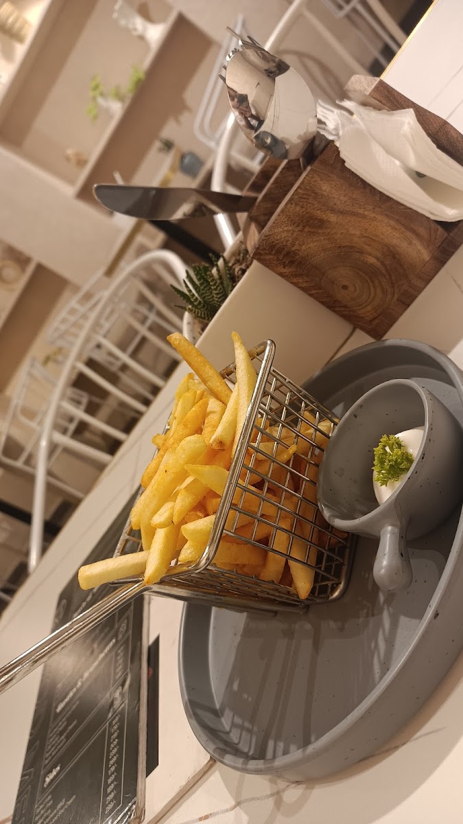 Faba Cafe & Bistro - 10