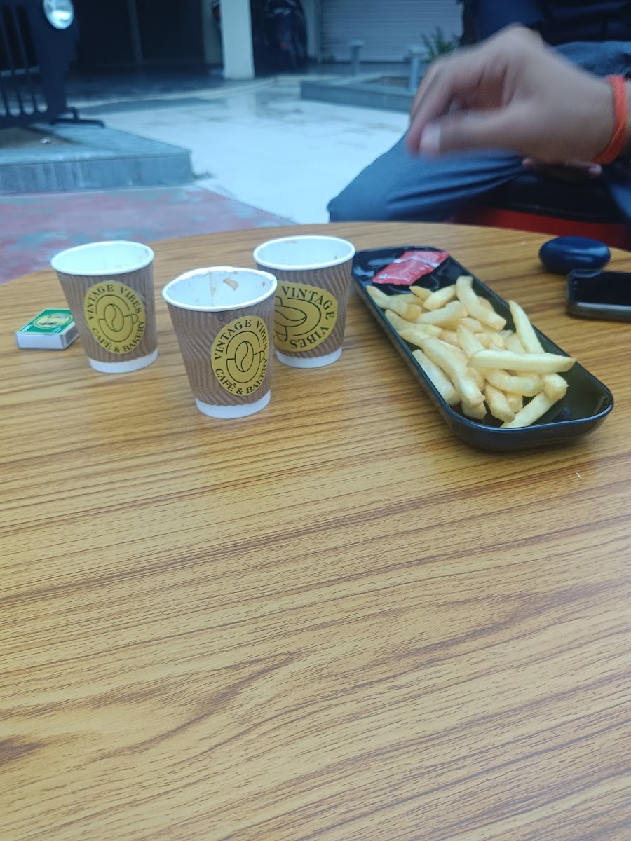 Vintage Vibes Cafe - 7