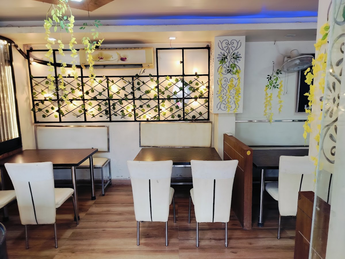 Vintage Vibes Cafe - 9