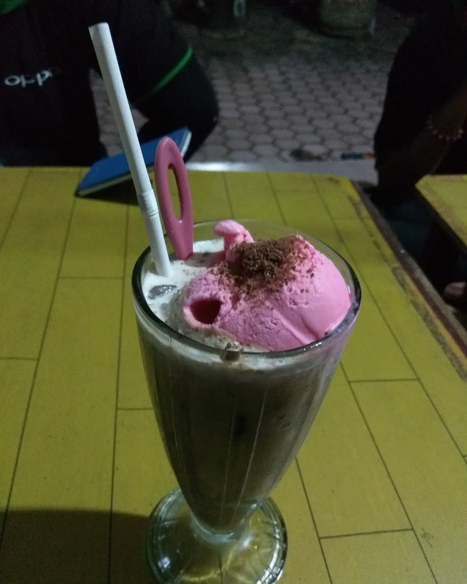 DC2 Cafe & R3sto - 5