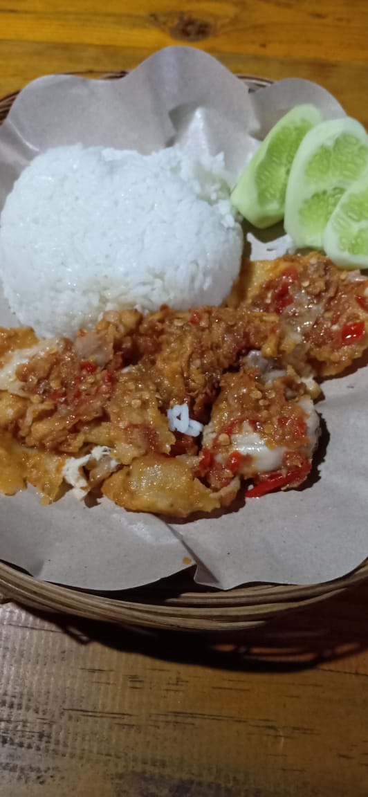 DC2 Cafe & R3sto - 6