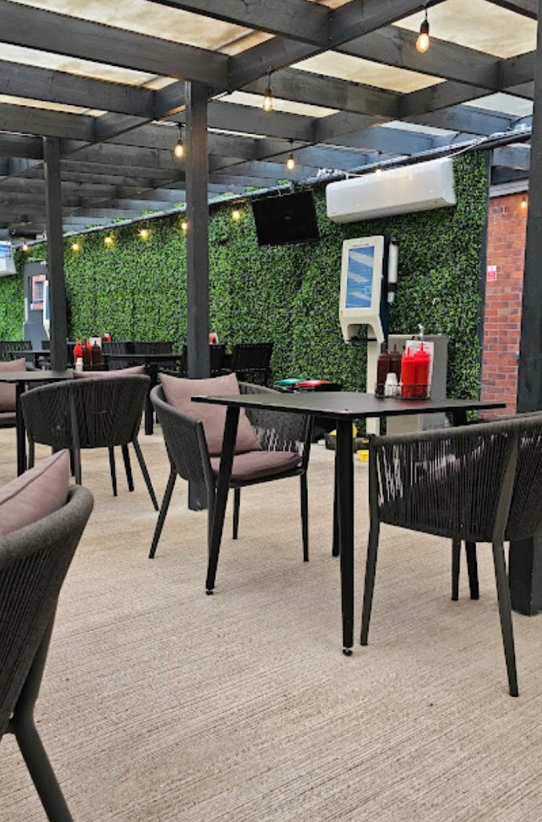 Warehouse 15 Cafe & Bistro - 4