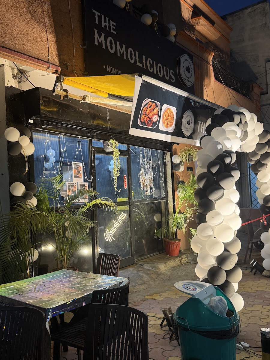 The momo-licious cafe