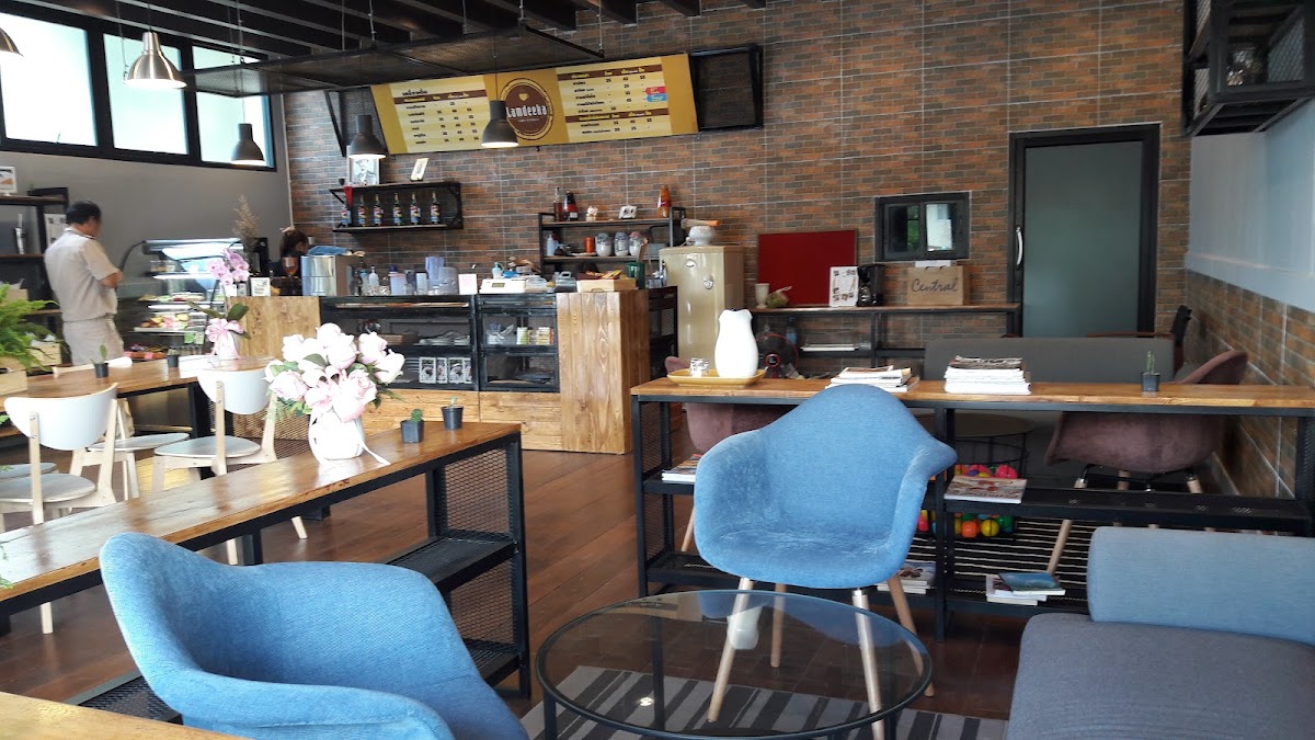 Lamdeeka Coffee & Bakery