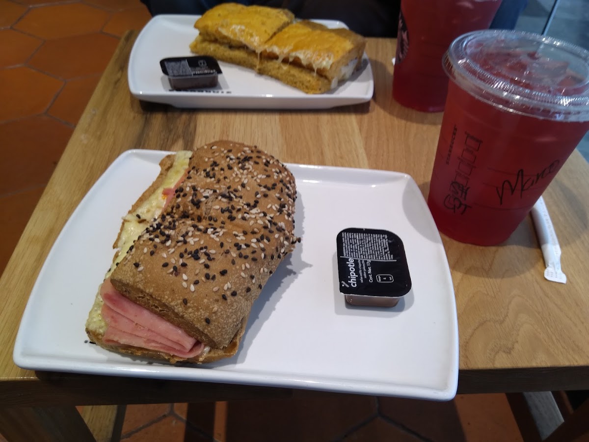 Starbucks Isla Mérida - 10