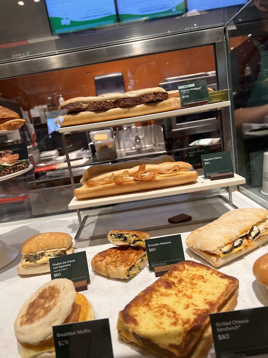 Starbucks Isla Mérida - 6