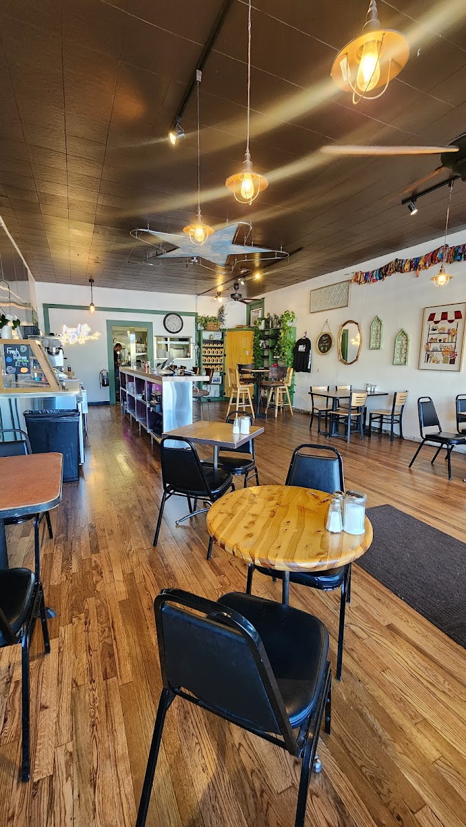 Lake and Lantern Cafe