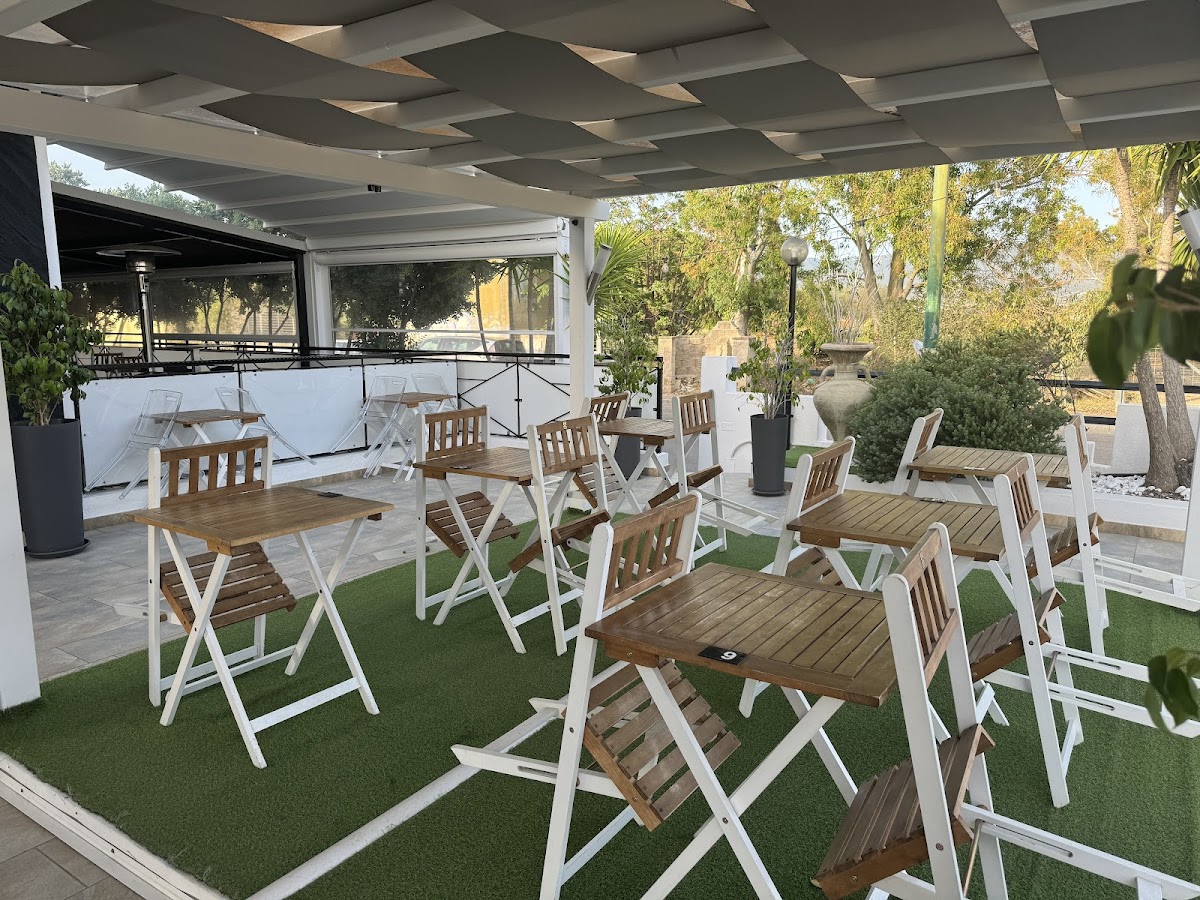 White Caffè Lounge Bar di Alessio Mugnani