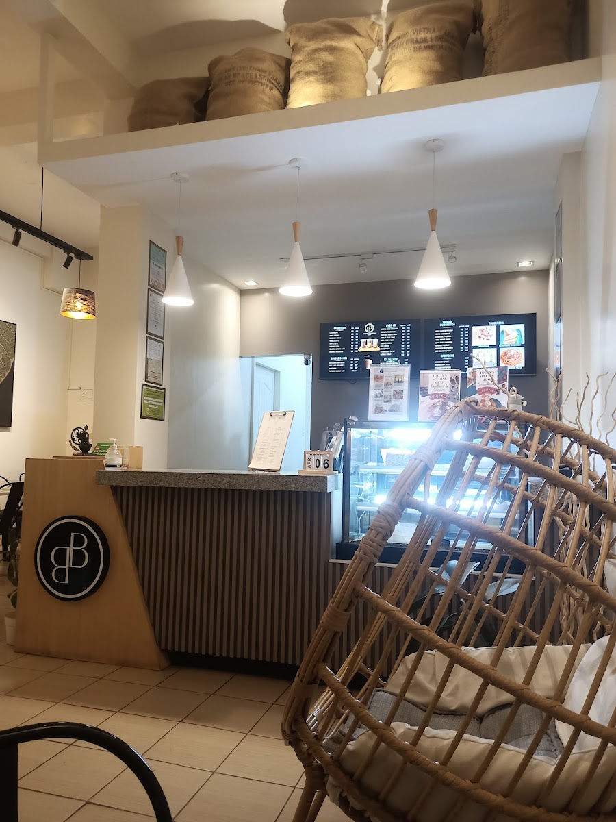 Brew & Brew Cafe - 4