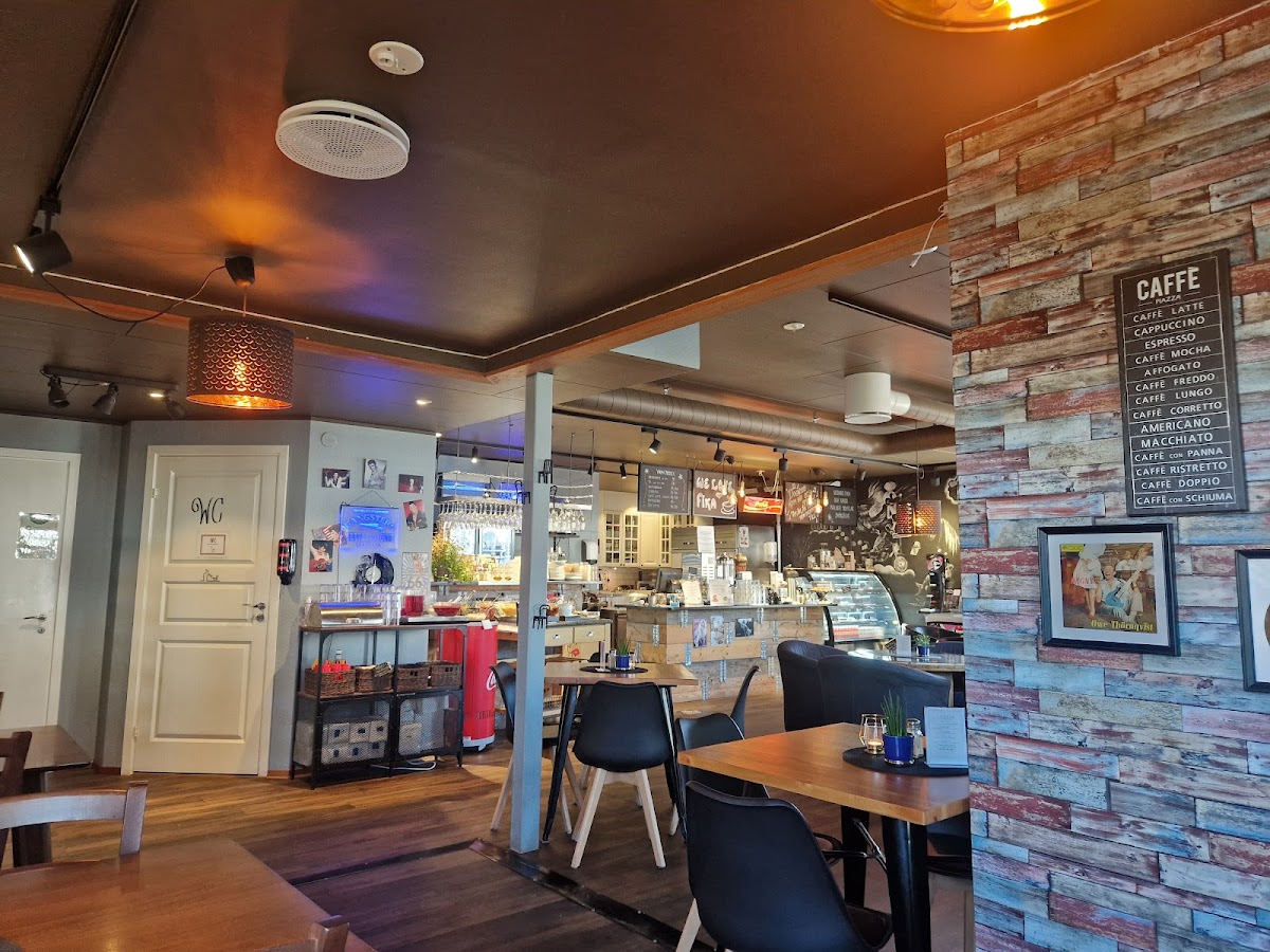 Dagnys Cafe & Diner - 3