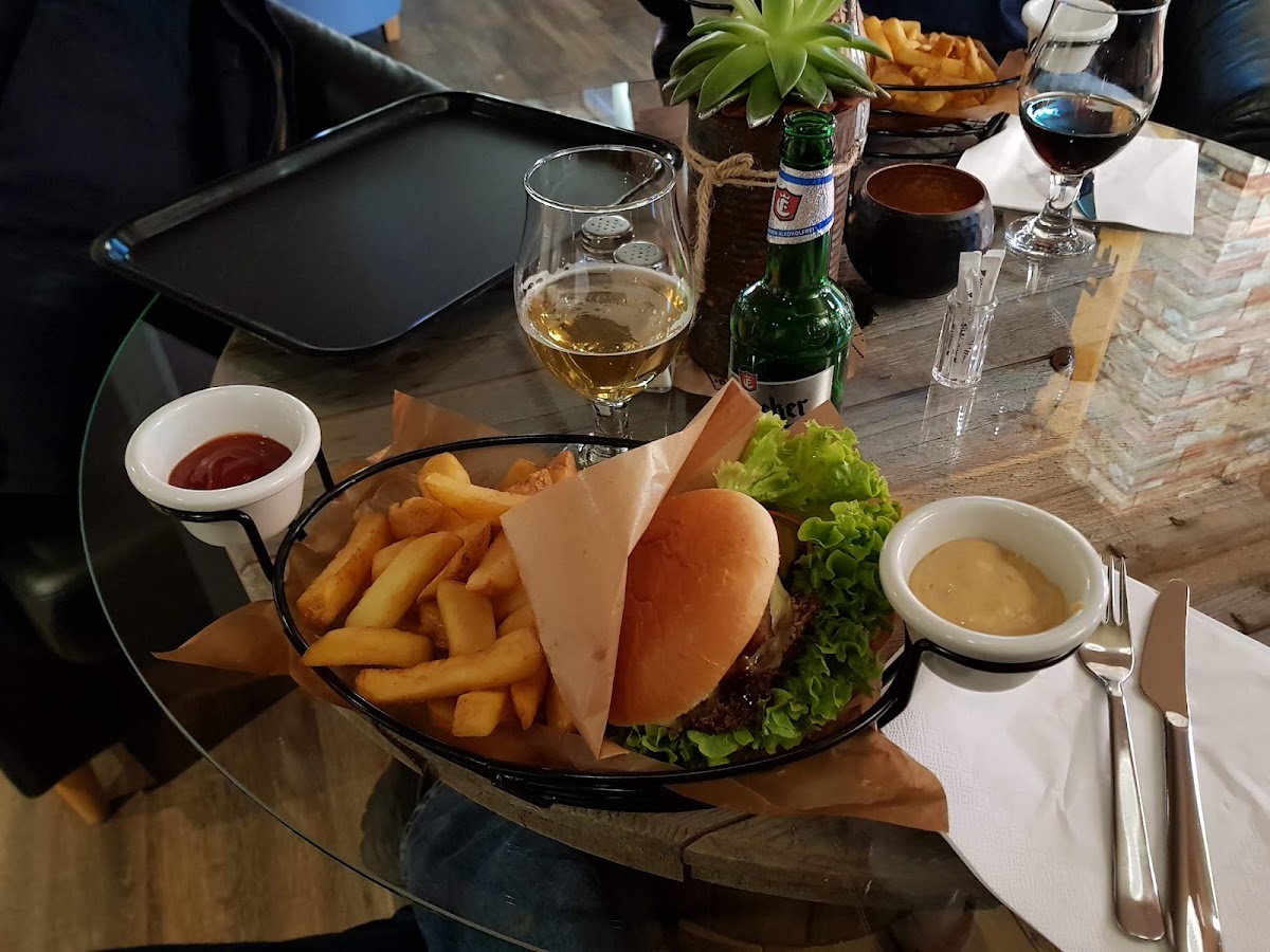 Dagnys Cafe & Diner - 7