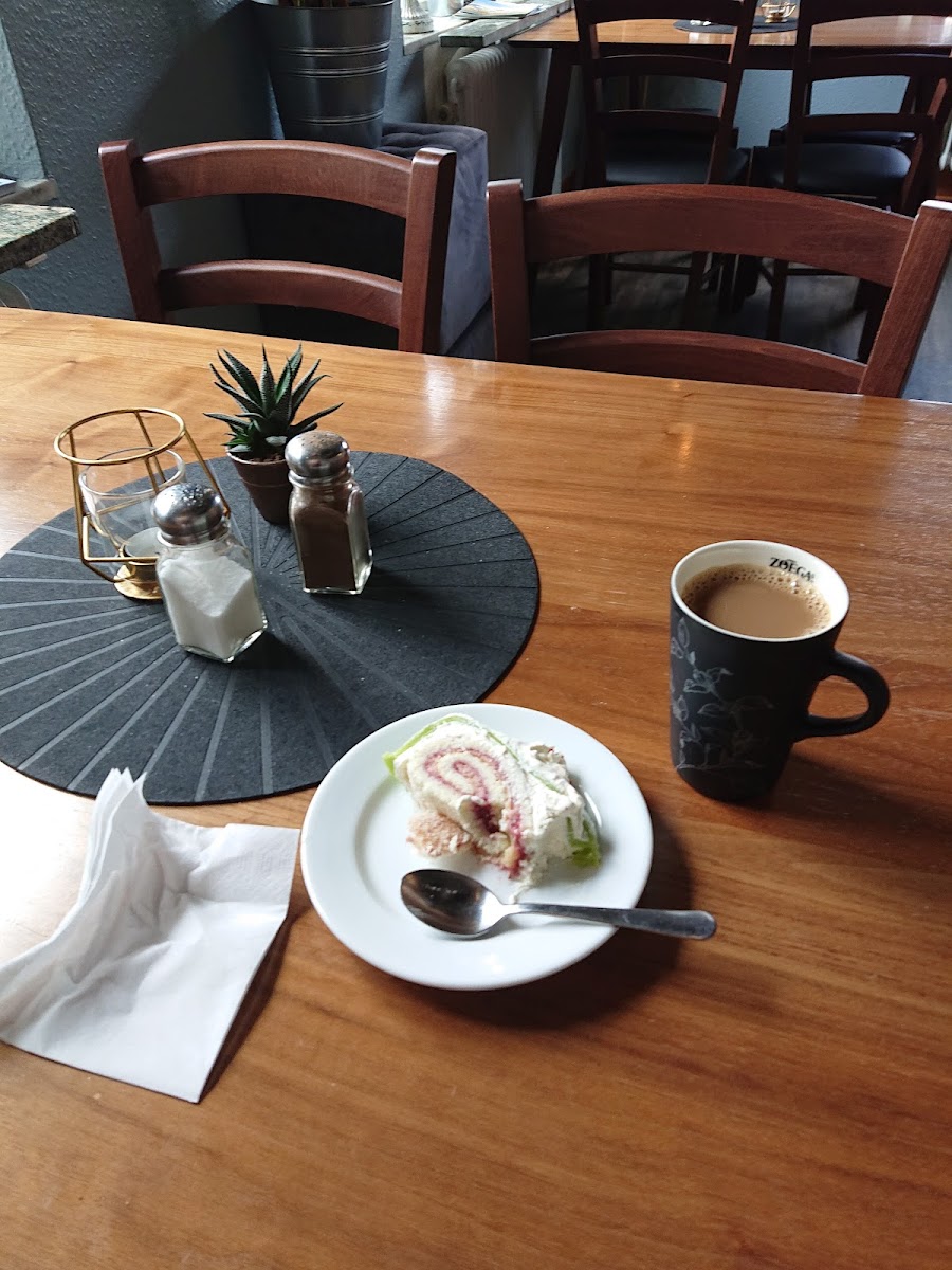 Dagnys Cafe & Diner - 8